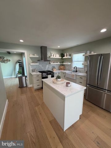 320 LOWELL AVE, Mount Ephraim, NJ 08059
