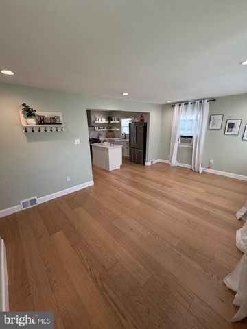 320 LOWELL AVE, Mount Ephraim, NJ 08059