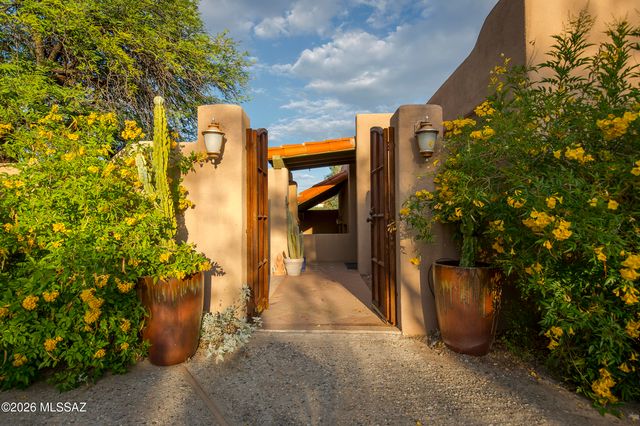 5066 N Placita Cholula, Tucson, AZ 85718