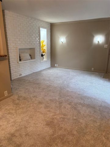 2121 Fountain View Drive 39, Houston, TX 77057