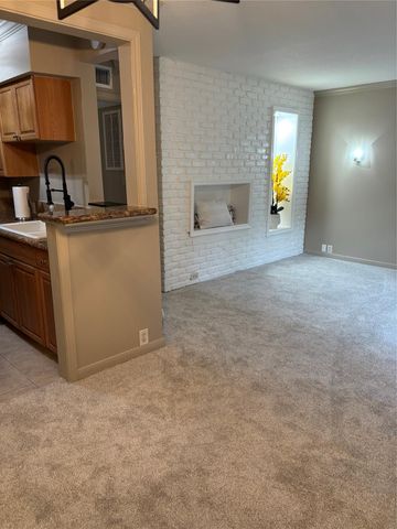 2121 Fountain View Drive 39, Houston, TX 77057