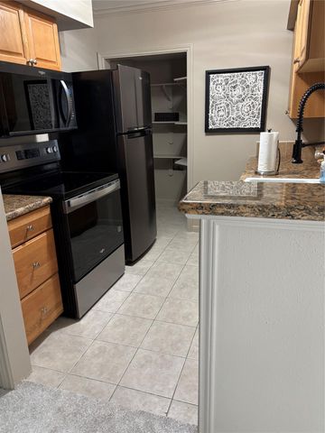 2121 Fountain View Drive 39, Houston, TX 77057