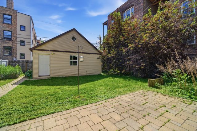 840 S Humphrey Avenue, Oak Park, IL 60304