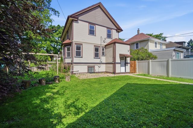 840 S Humphrey Avenue, Oak Park, IL 60304