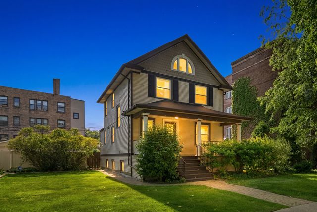 840 S Humphrey Avenue, Oak Park, IL 60304
