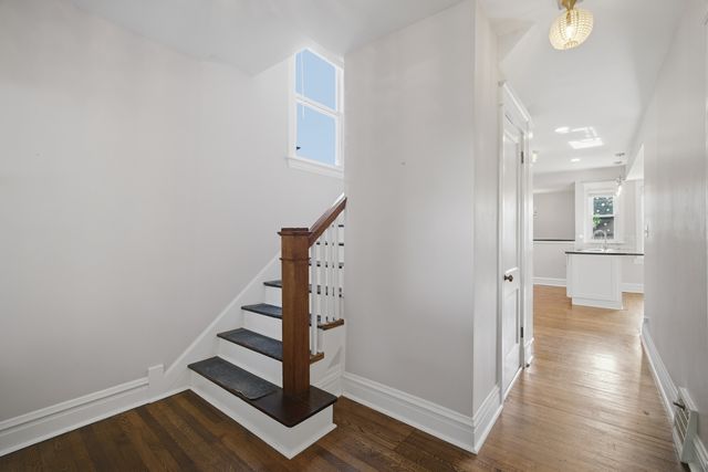 840 S Humphrey Avenue, Oak Park, IL 60304