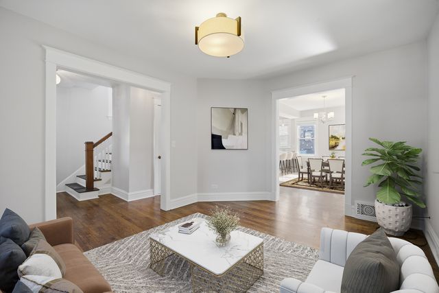 840 S Humphrey Avenue, Oak Park, IL 60304