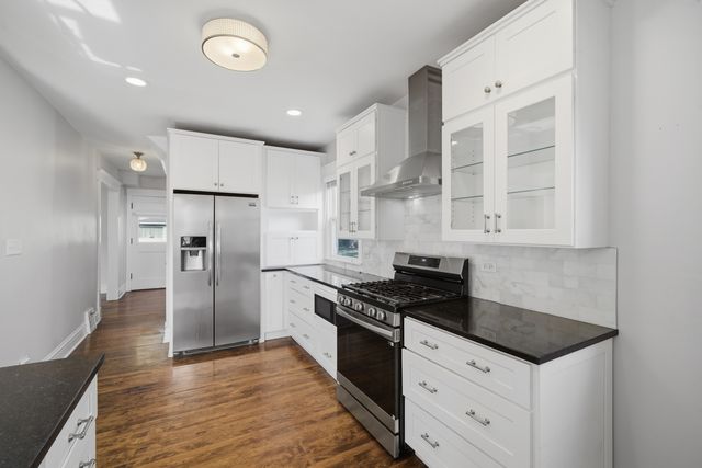 840 S Humphrey Avenue, Oak Park, IL 60304