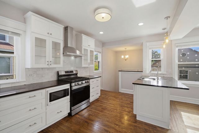 840 S Humphrey Avenue, Oak Park, IL 60304