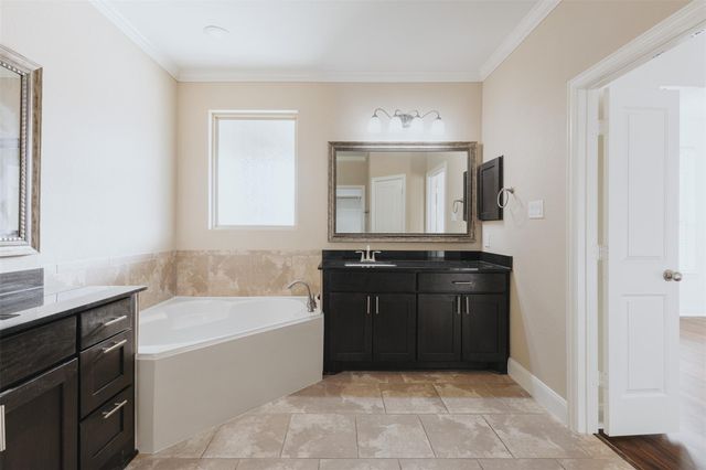 411 Via Regatta Drive, Webster, TX 77598
