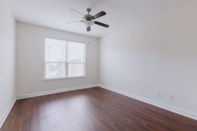 411 Via Regatta Drive, Webster, TX 77598