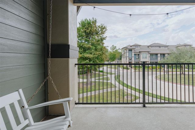 411 Via Regatta Drive, Webster, TX 77598