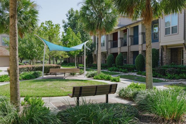 411 Via Regatta Drive, Webster, TX 77598