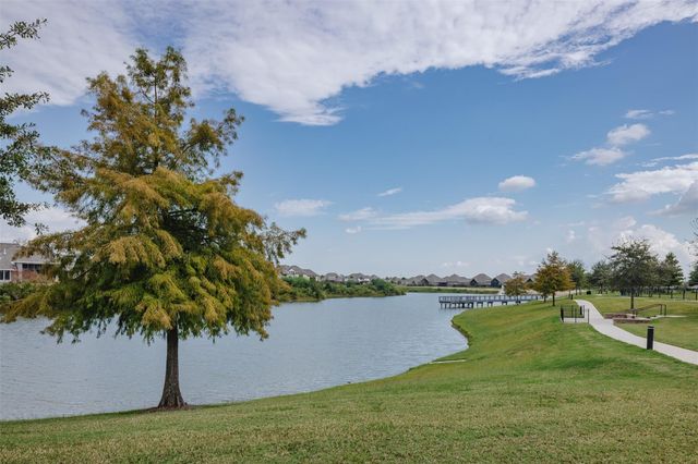 411 Via Regatta Drive, Webster, TX 77598