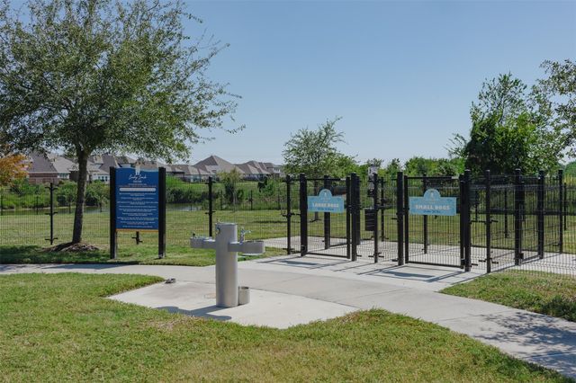 411 Via Regatta Drive, Webster, TX 77598