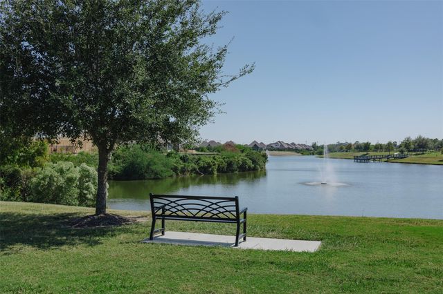 411 Via Regatta Drive, Webster, TX 77598