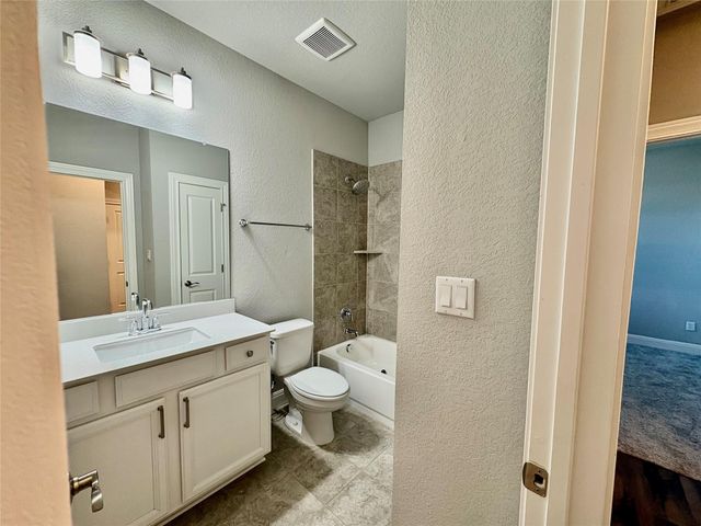 196 Mount Locke RD, Dripping Springs, TX 78620