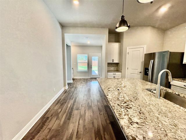 196 Mount Locke RD, Dripping Springs, TX 78620
