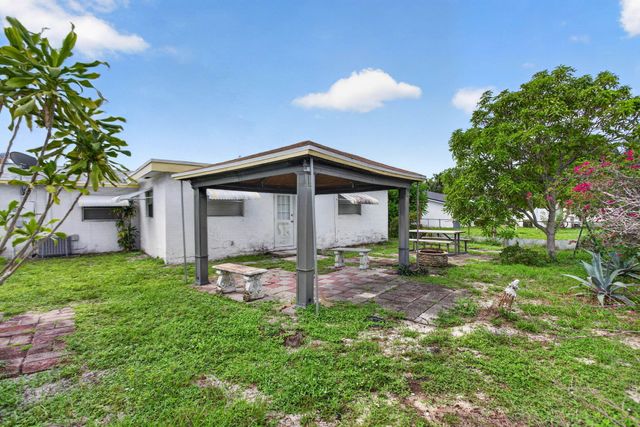 631 SW 10TH Court, Deerfield Beach, FL 33441