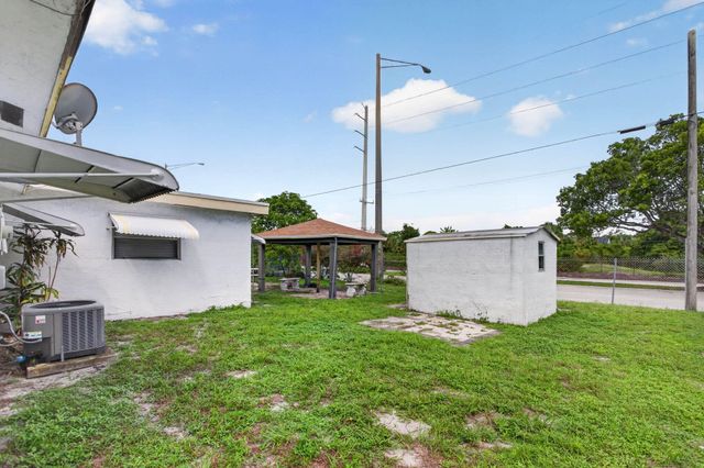 631 SW 10TH Court, Deerfield Beach, FL 33441