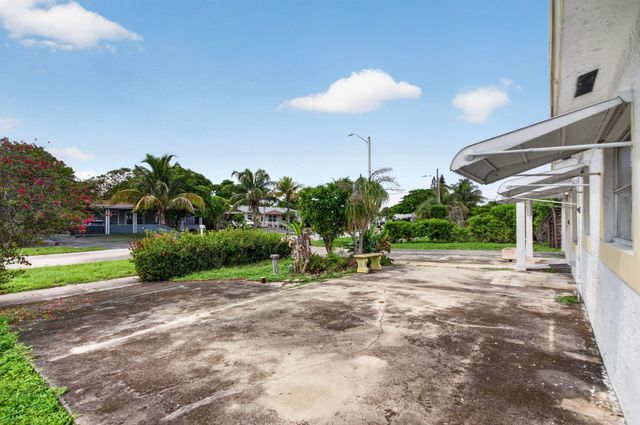 631 SW 10TH Court, Deerfield Beach, FL 33441
