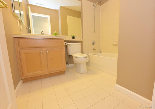 19 Putters Way 6, Middletown, NY 10940