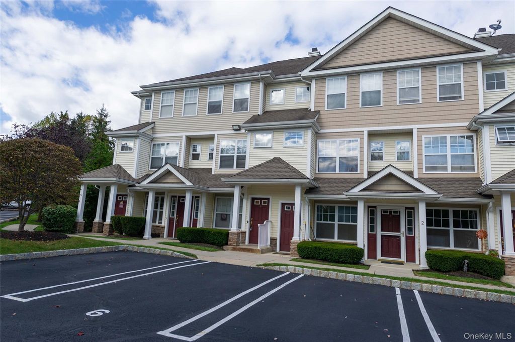 19 Putters Way 6, Middletown, NY 10940