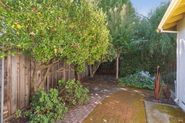 32 El Nido Ct, Sonoma, CA 95476