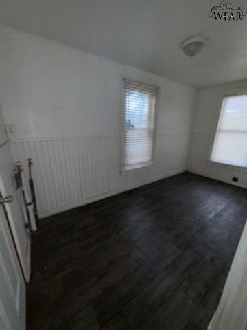 2406 AVENUE E, Wichita Falls, TX 76309