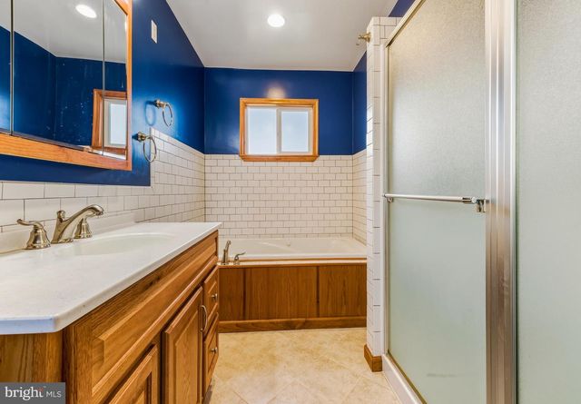 5 PEROT AVE, Cherry Hill, NJ 08003