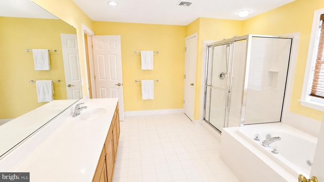 1 HENLOPEN CT, Newark, DE 19711