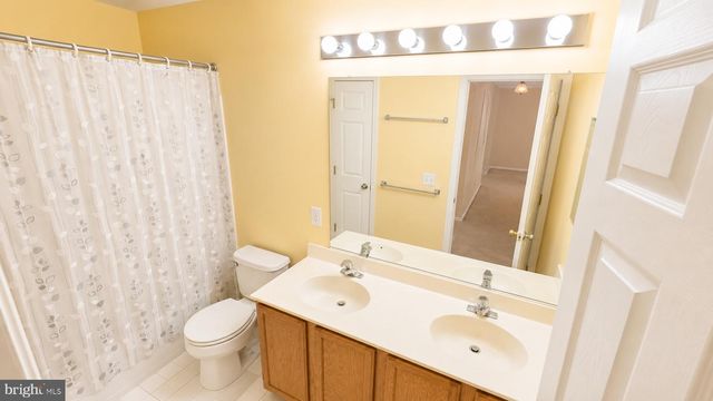 1 HENLOPEN CT, Newark, DE 19711