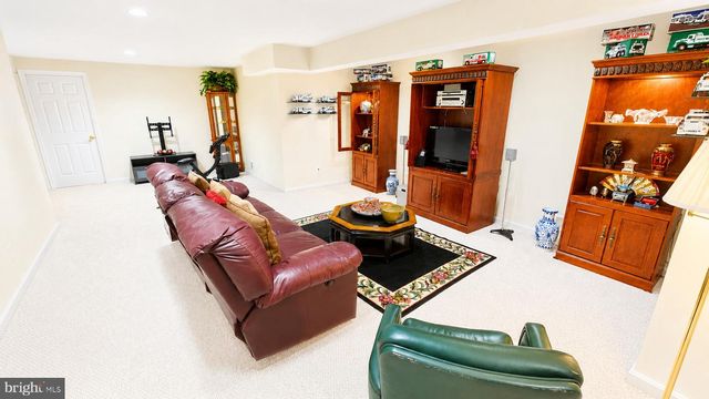 1 HENLOPEN CT, Newark, DE 19711