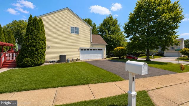 1 HENLOPEN CT, Newark, DE 19711