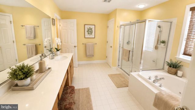 1 HENLOPEN CT, Newark, DE 19711