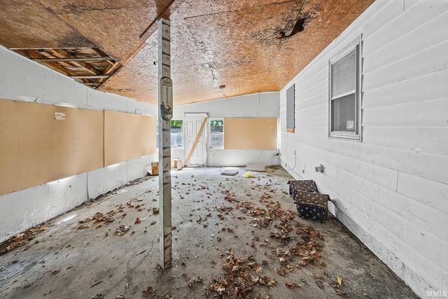 305 S Smith Street, Boswell, IN 47921