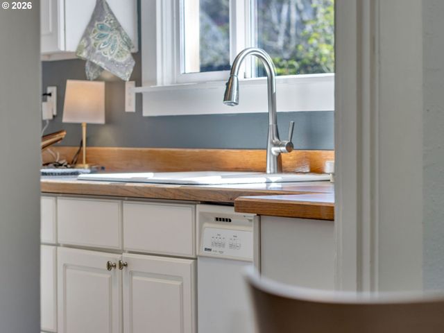 6104 N KERBY Ave, Portland, OR 97217