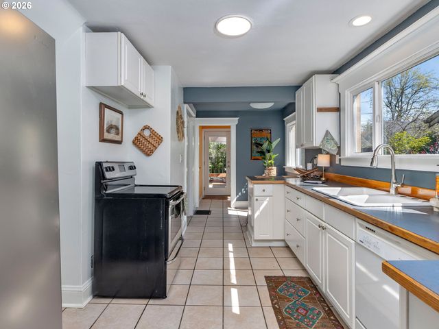 6104 N KERBY Ave, Portland, OR 97217