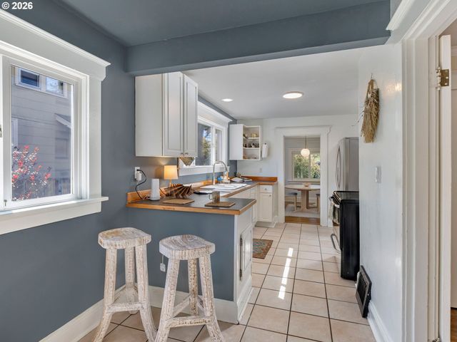 6104 N KERBY Ave, Portland, OR 97217