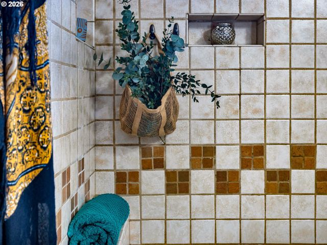 6104 N KERBY Ave, Portland, OR 97217