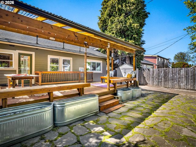 6104 N KERBY Ave, Portland, OR 97217