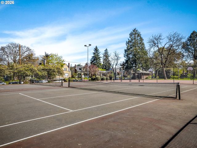 6104 N KERBY Ave, Portland, OR 97217