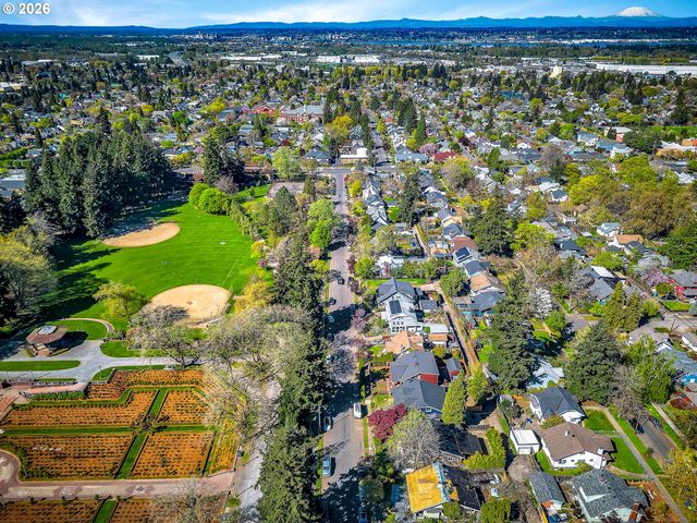 6104 N KERBY Ave, Portland, OR 97217