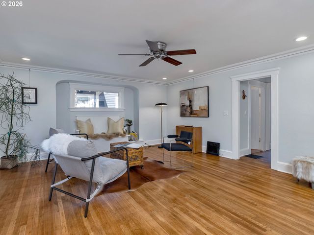 6104 N KERBY Ave, Portland, OR 97217