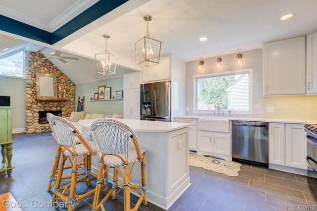 308 E Lawrence Avenue, Royal Oak, MI 48073
