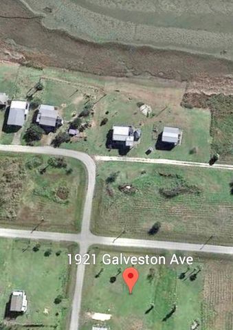 1921 Galveston Avenue, Port Bolivar, TX 77650