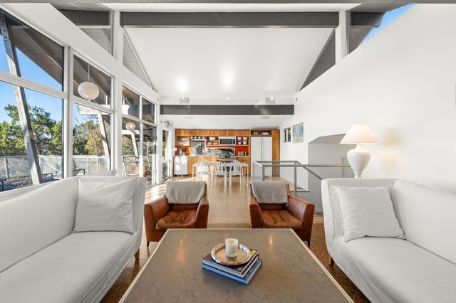 6404 Lakeshore DR, Lago Vista, TX 78645