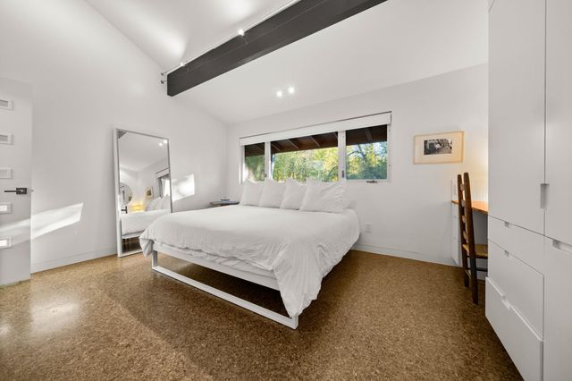 6404 Lakeshore DR, Lago Vista, TX 78645