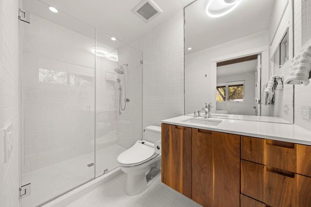 6404 Lakeshore DR, Lago Vista, TX 78645