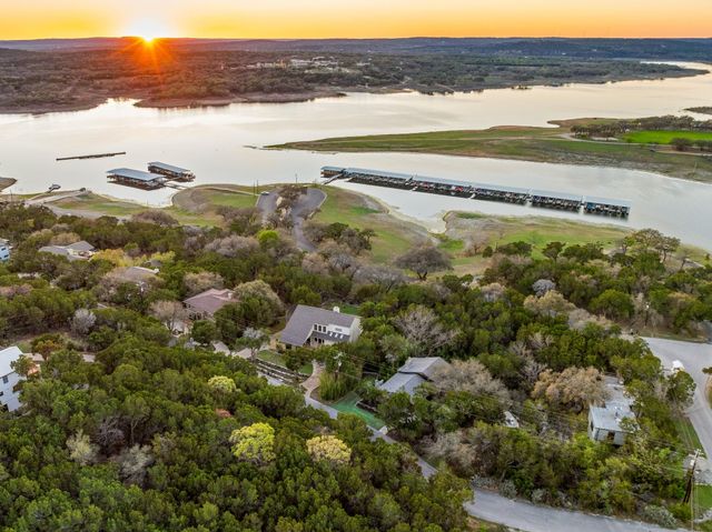 6404 Lakeshore DR, Lago Vista, TX 78645